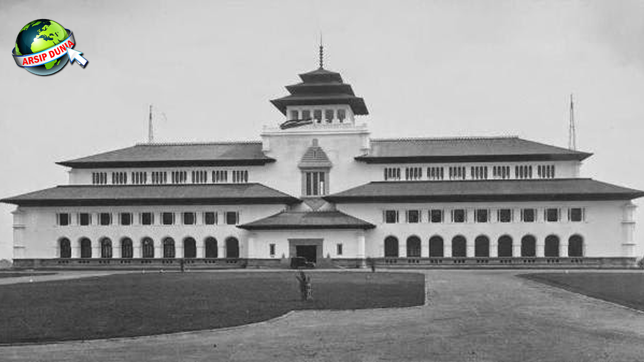 Dari Menara Air ke Gedung Sate: Evolusi Ikon Kota Bandung!