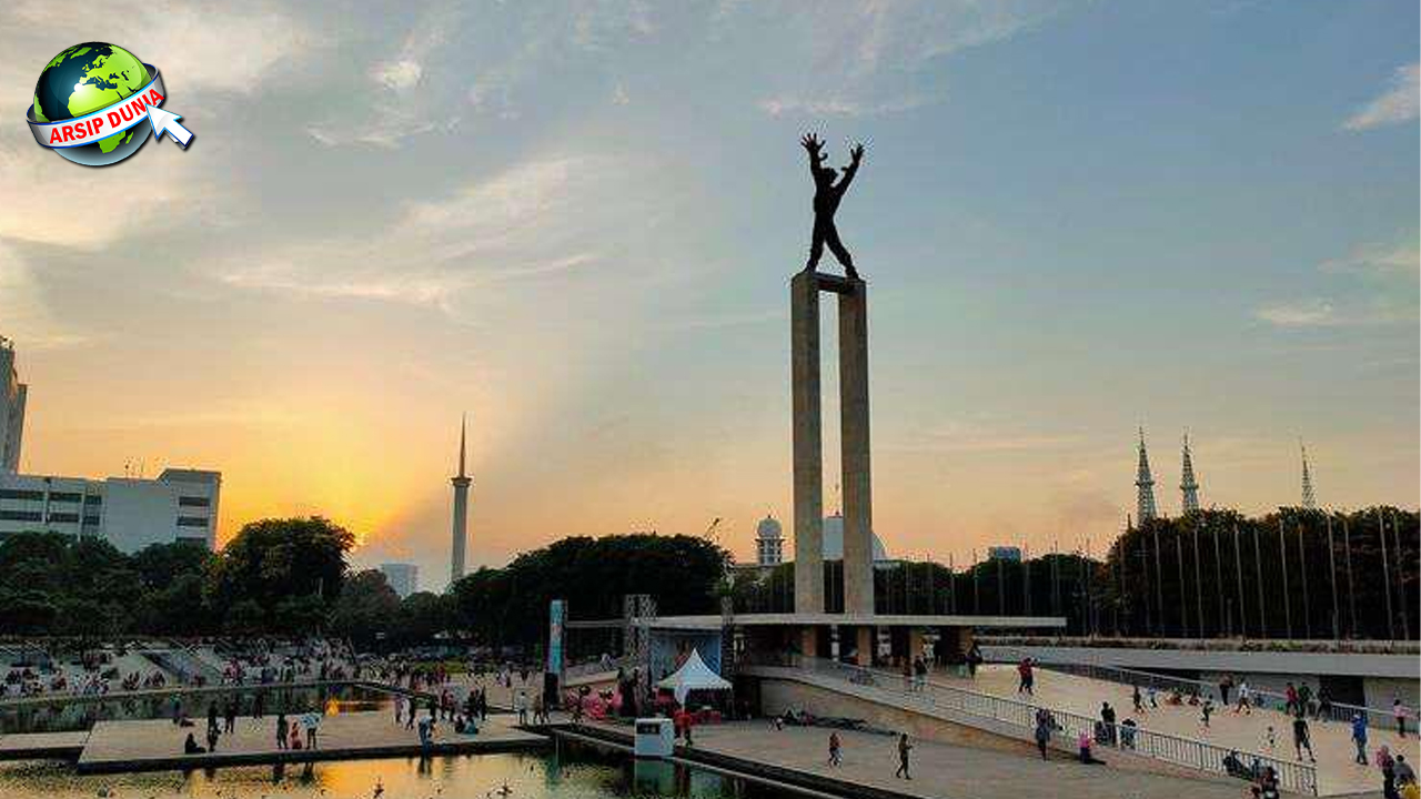 Lapangan Banteng: Jejak Perjuangan yang Terukir di Tengah Kota!