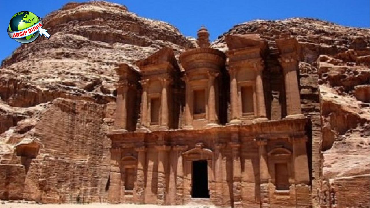 Legenda Bangunan Petra: Warisan Nabatean Mengguncang Dunia!